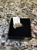 10k Gold “Mom” Ring Size 6