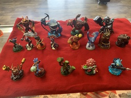  Skylanders Spyro's Adventures - Lot of Figures 17 Figures In Total - PPS KN