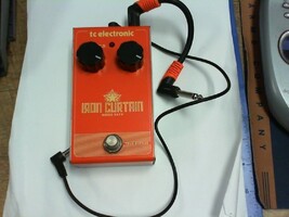 TC Electronic - Iron Curtain Noise Gate Pedal w Cables - PPSKN