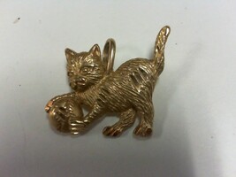 Kitten with Ball Pendant - YG - 3/4" x 1/2" =14K - PPSKN
