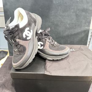 Chanel Black CC Logo Runner Trainer Sneaker Size 36              LS(333854)