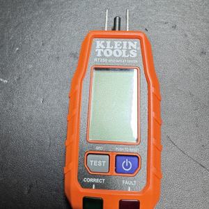 KLEIN RT250 GFCI Receptacle Tester with LCD Display  LS(335264)