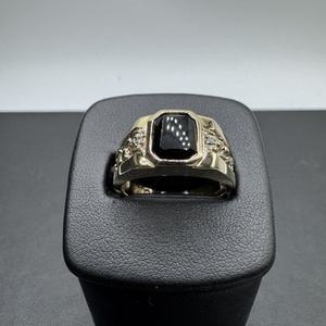 10K Gold Mens Ring with Stones Size 9            LS(339603) 