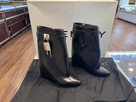  GIVENCHY BLACK SHARK LOCK ANKLE BOOTS LEATHER SIZE EU37 US7        LS(342250)