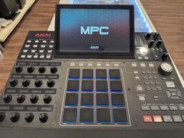Akai Professional MPC X Standalone Music Production Center           LS(343407)