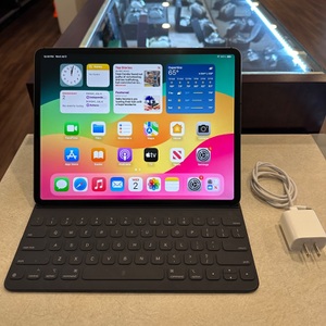 Apple iPad Pro 3rd gen 12.9 Wifi+LTE 256gb with keyboard