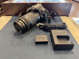 Canon EOS 2000D  DSLR Camera with 75-300mm Lens                LS(347868)