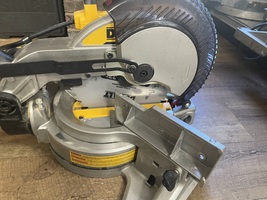 DEWALT DWS713 -15 Amp 5000 RPM 10" Single Bevel Compound Miter Saw - PPSKN