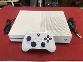 Microsoft Xbox One S 500GB Console One Controller PPSDM