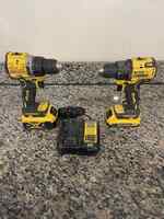 Dewalt DCD794 DCD708 Drills Charger and Two Batteries SPB-JB 352809
