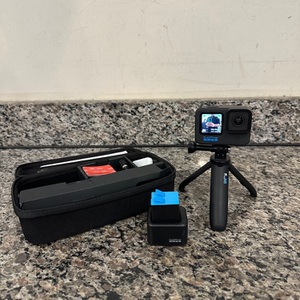 Go Pro Hero 10 Black W/ Accessories SPB-MS 354322 