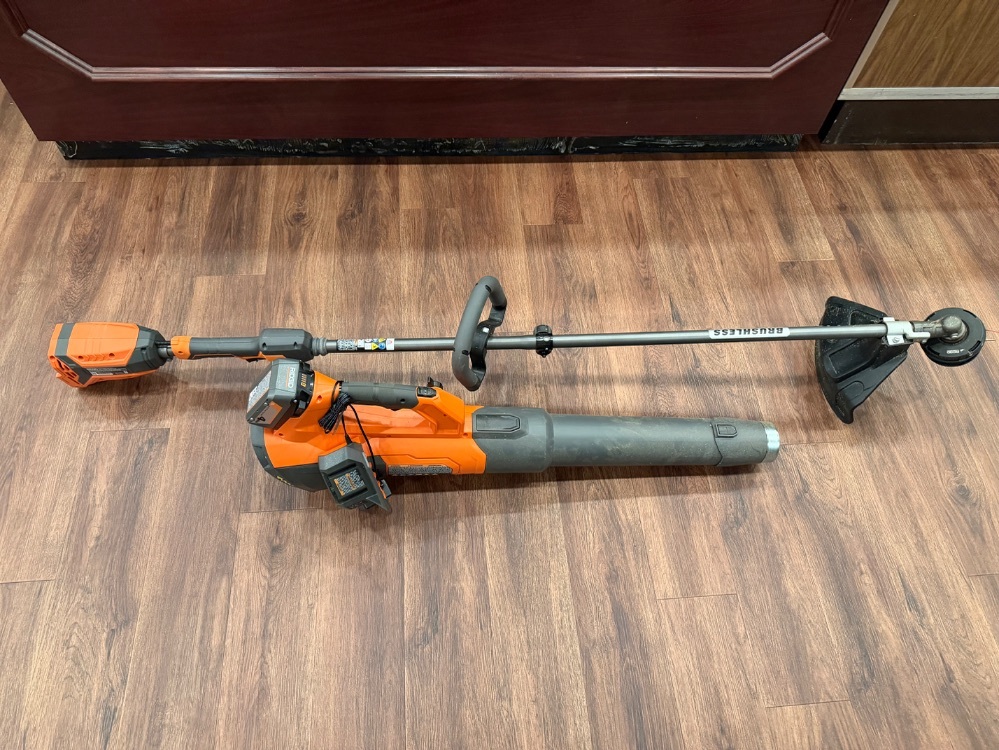 Rigid R01601 & R01201 weed eater & leaf blower 4ah battery & charger ...